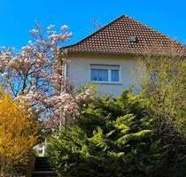Mehrfamilienhaus mit Ausbaupotenzial 2014 Teilmodernisiert (Bäder, Böden, Heizung, Fenster) - Stuttgart Stammheim