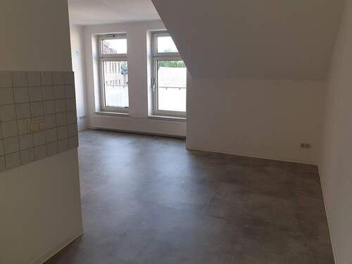 Blick von Küche auf mögliche Sitzecke für Küche - 1 Zimmer Etagenwohnung in Oelsnitz
