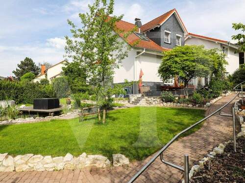 Außenansicht - 8 Zimmer Einfamilienhaus zum Kaufen in Neu-Anspach