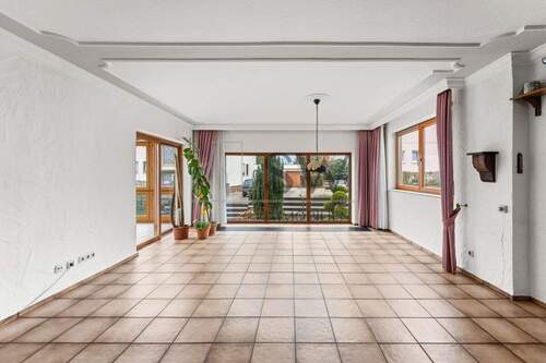 Wohnzimmer EG - 9 Zimmer Einfamilienhaus zum Kaufen in Burgebrach