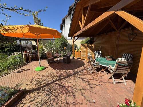 Terrasse überdacht (hinter Carport) - 