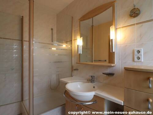 Bild 10 Wohnung 1 Dachgeschoss Bad Ansicht 2 - 
