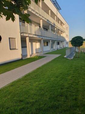 Hauseingang - Helle 4,5 Zimmer-Wohnung in Horb am Neckar mit Balkon, Einbauküche und 2 TG-Stellplätze