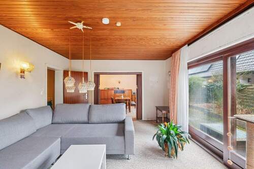 Wohnzimmer mit Blick in das Esszimmer - 