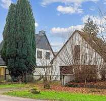 Klassische Doppelhaushälfte mit großem Grundstück und individueller Ausbauchance - Hoisdorf