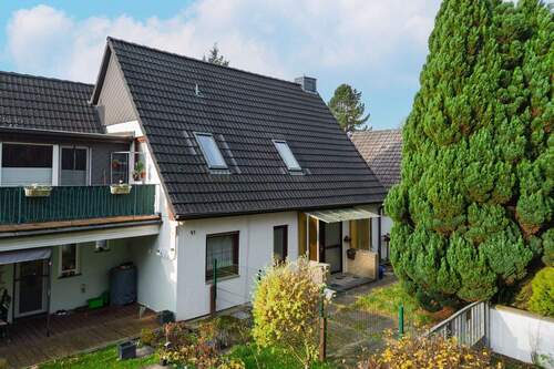 Hauseingang - 5 Zimmer Doppelhaushälfte zum Kaufen in Hoisdorf