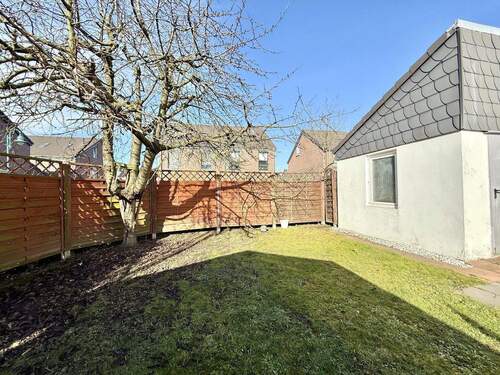 Garten mit Kirschbaum - 5 Zimmer Einfamilienhaus in Duisburg