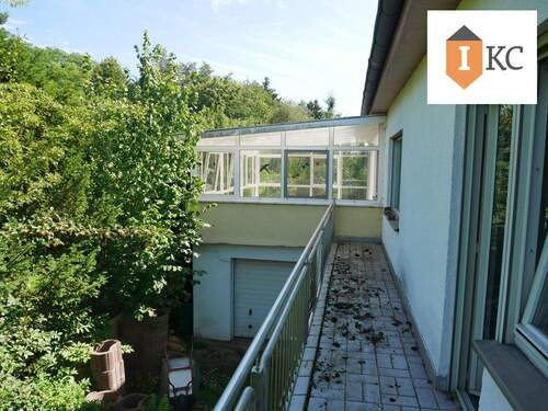 Balkon mit Blick auf den Wintergarten - 