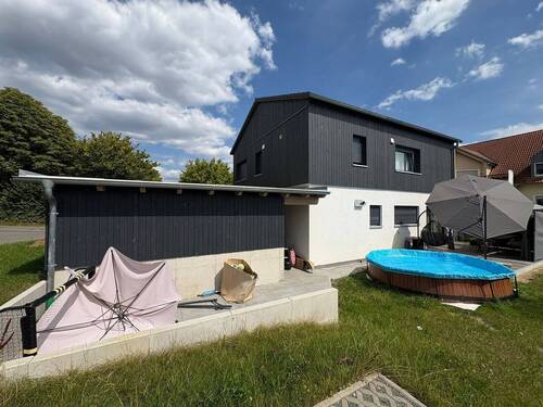 Gebäudeansicht - 5 Zimmer Einfamilienhaus in Wiesau