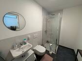 Gäste-WC mit Dusche - 