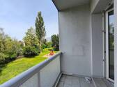 Balkon - DREI ZIMMER mit BALKON - 354,00&nbsp;EUR Kaltmiete, ca.&nbsp; 59,00&nbsp;m&sup2;&nbsp;Wohnfl&auml;che