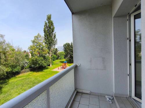 Balkon - DREI ZIMMER mit BALKON - 354,00&nbsp;EUR Kaltmiete, ca.&nbsp; 59,00&nbsp;m&sup2;&nbsp;Wohnfl&auml;che