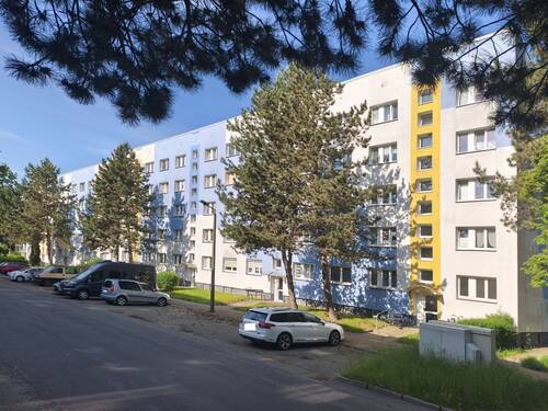 Hausansicht - 3 Zimmer Etagenwohnung zur Miete in Borna