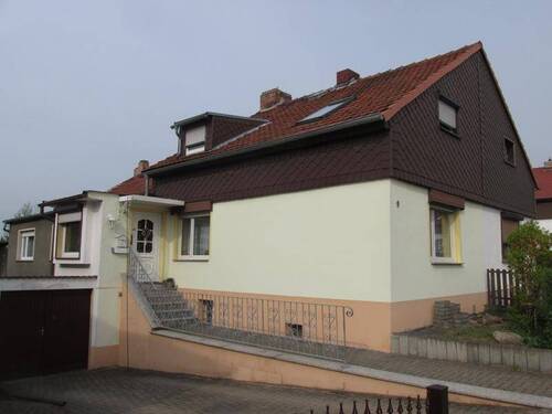 linke Haushälfte - Doppelhaushälfte in zentraler Wohnlage von Hettstedt