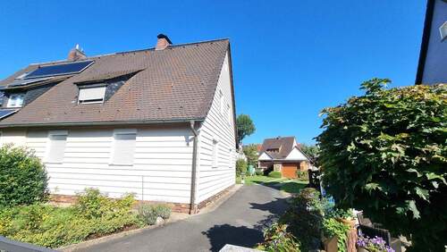 Haus-Hofeinfahrt - 4 Zimmer Einfamilienhaus zum Kaufen in Herzogenaurach