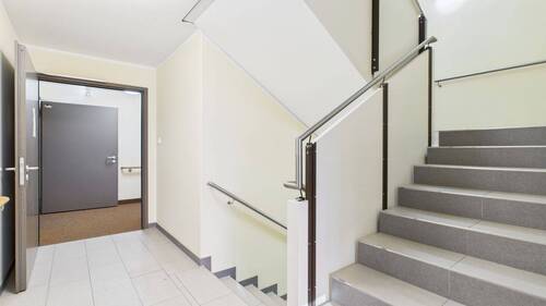 Ansicht Treppenhaus.jpg - Etagenwohnung in Augsburg