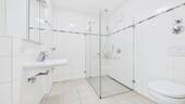 Badezimmer.jpg - Etagenwohnung mit 53,70 m² in Augsburg zum Kaufen