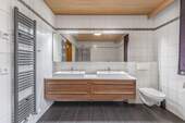 Badezimmer (EG) - 