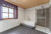 Badezimmer (EG) - 