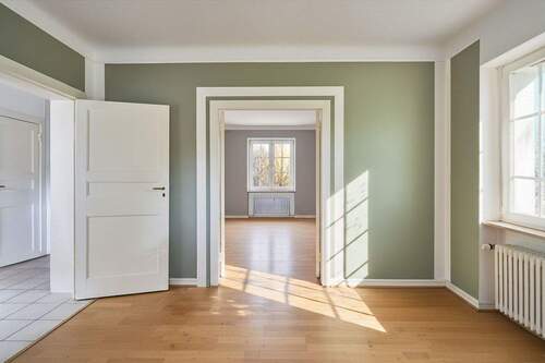 Esszimmer mit Blick ins Wohnzimmer - 4 Zimmer Einfamilienhaus in Schönwalde-Glien