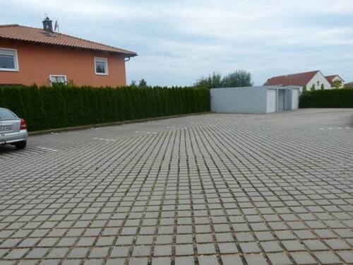 im Hof: Parkfläche - 