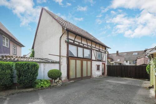 Scheune und Hof Wohnhaus links - 