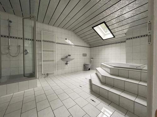 Badezimmer Ansicht 2 - 