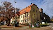 Altes Gutshaus mit Turm u.Scheunentrakt - 