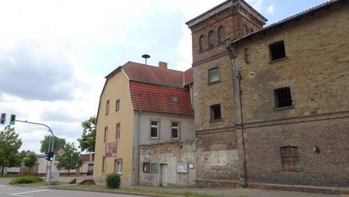 Gutshof, Turm mit Scheunentrakt - 