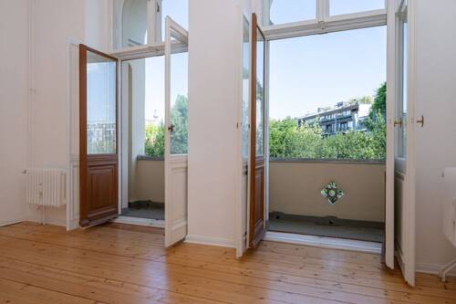 Balkon 1 - 5 Zimmer Etagenwohnung in Berlin