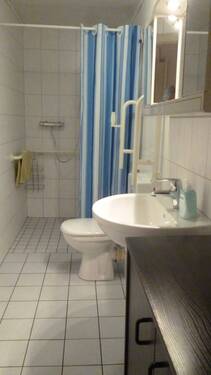 Duschbad mit WC Wohnung Erdgeschoss - 