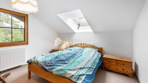 1. OG Schlafzimmer 1 - 