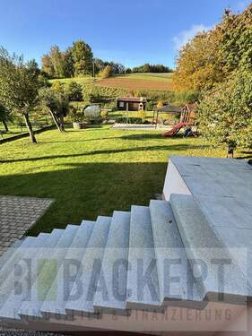 Gartenbereich mit Terrassentreppe - 