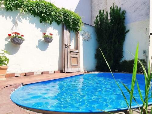 Pool - 9 Zimmer Mehrfamilienhaus, Wohnhaus zum Kaufen in Delitzsch