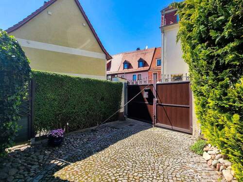 Einfahrt - 9 Zimmer Mehrfamilienhaus, Wohnhaus in Delitzsch