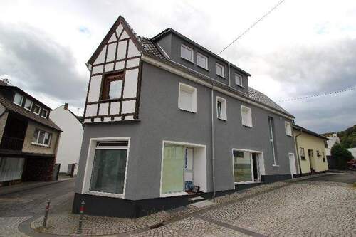 Bild 2 - 9 Zimmer Mehrfamilienhaus, Wohnhaus zum Kaufen in Brohl-Lützing