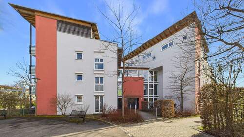 Außenansicht - Top-Lage in Neuried: Barrierearme 2-Zimmer-Wohnung mit 2 TG-Stellplätzen u. Loggia