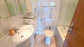 Gepflegtes Badezimmer ... - 