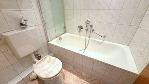 ... mit Badewanne - 