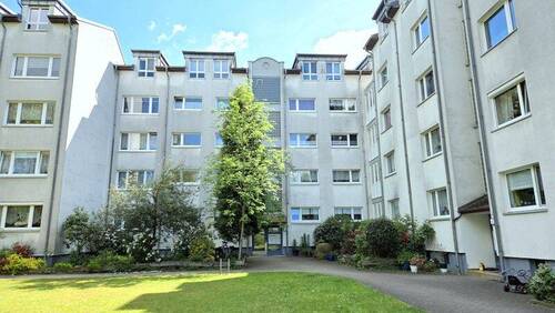Gepflegtes Mehrparteienhaus - 4 Zimmer Etagenwohnung zum Kaufen in Bremen