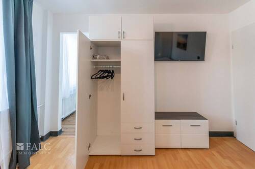 Schlafzimmerschrank - 1 Zimmer Etagenwohnung in Essen