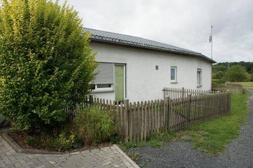 Bild 1 - ** EINFAMILIENHAUS MIT EINLIEGERWOHNUNG - IN ORTSRANDLAGE