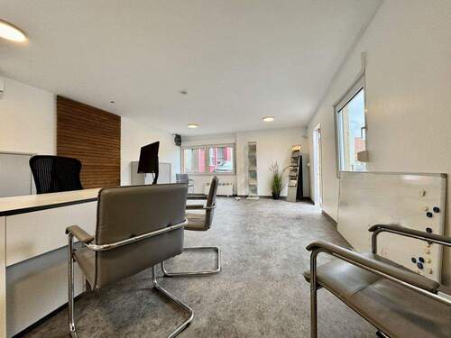 Büro/Verkauf III - Büro mit 32,50 m² in Hemsbach zur Miete