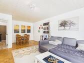 Wohnzimmer - Gepflegte 3 Zimmer Wohnung mit Balkon in begehrter Lage von München Bogenhausen