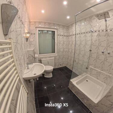 Bad mit Dusche - 