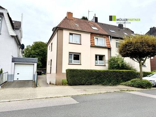 Vorderansicht links - 7 Zimmer Einfamilienhaus in Aachen / Eilendorf
