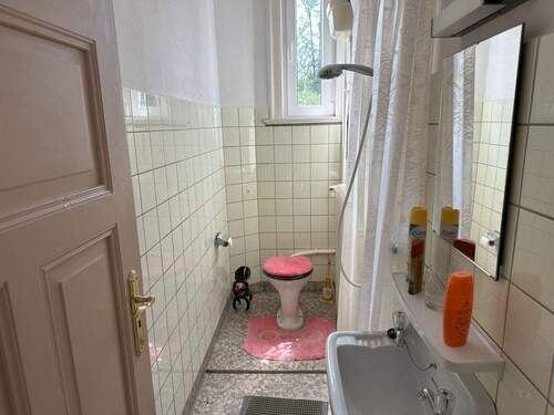 Gästebad im Erdgeschoss - 