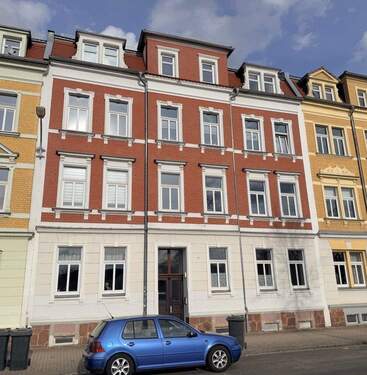 Hausansicht - helle Zweiraumwohnung mit Balkon