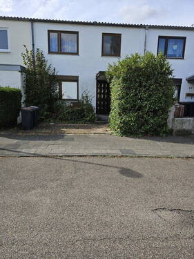 Eingang - Reihenmittelhaus - 360.000,00&nbsp;EUR Kaufpreis, ca.&nbsp; 95,00&nbsp;m&sup2;&nbsp;Wohnfl&auml;che