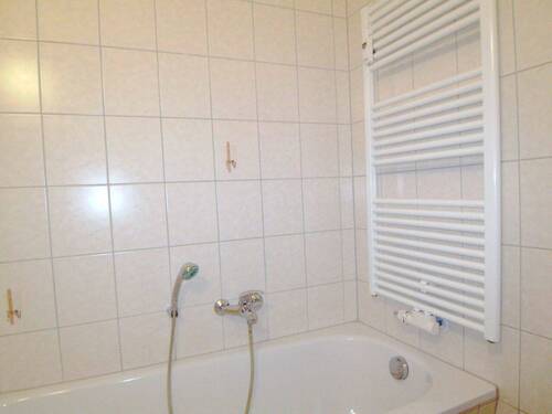 Bad mit Wanne - 